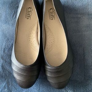 Cliffs by White Mountain black flats